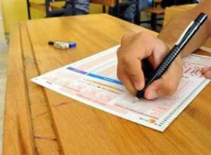 Önlisans mezunlarından seçim protestosu