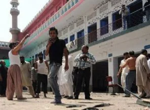 Pakistan'da türbeye saldırı: 41 ölü