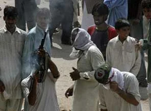 Pakistan Karaçi'de çatışma: 11 ölü