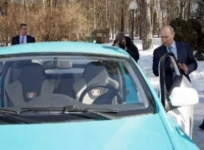 Putin, ilk hibrid otomobili test etti