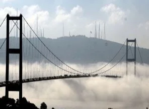 Sis, İstanbul Boğazı'nın kapattı
