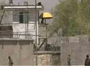 Taliban elemanı Albay kılığında