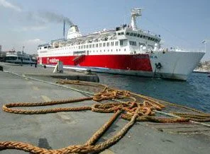 Tıbbi feribot Mirsata limanında
