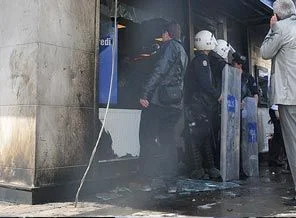 Van'da bankaya molotoflu saldırı