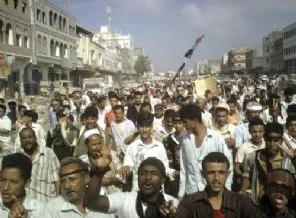 Yemen'de onlarca gösterici yaralandı