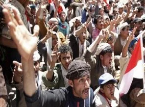 Yemen'de polis ve asker çatıştı