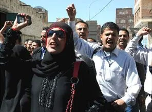Yemenliler yine sokağa döküldü