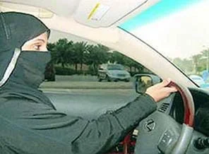 Araba sürdü diye tutuklanan kadın serbest
