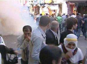 BDP'lilerin yürüyüşü çatışmaya dönüştü