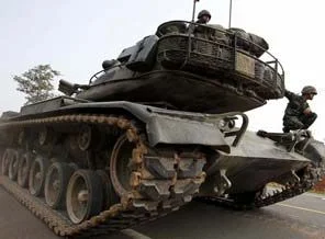 Esad'ın tankları Homs kentine giriyor
