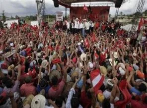 Honduras'ın sürgündeki lideri döndü