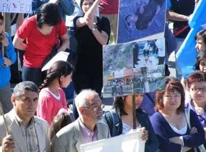 İsveç'te camii açılışına protesto