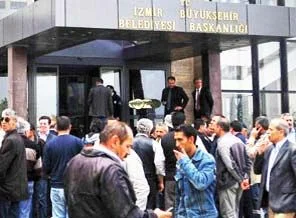 İzmir'de yolsuzluk operasyonu başladı