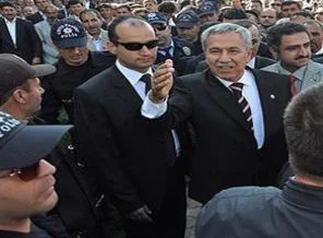 'Kardeş yapan Müslümanlıktır, laiklik değil'