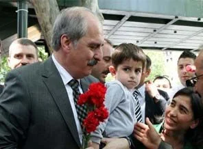 Kurtulmuş'tan kaset tezgahına tepki