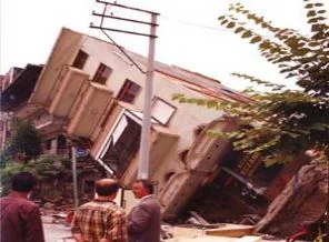 Malatya'da 7 katlı bina çöktü