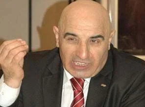 MHP'de beş istifa birden!