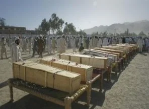 NATO Afganistan'da yine çocukları vurdu