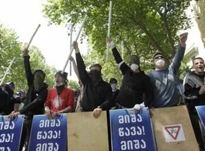 Parlamento önünde protesto