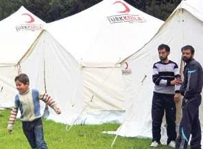 Suriyeli mülteciler çadırkent'e yerleştirildi