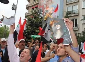 Suriyeli öğrenciler Esad katliamını kınadı