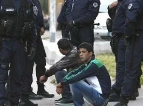 Tunus'ta 14 gazeteci dövüldü