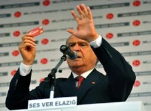 Bahçeli'den Nuray Mert'e destek
