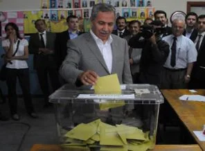 Bülent Arınç oyunu kullandı