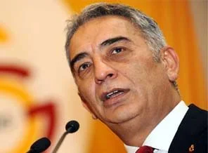 Galatasaray'da AKP-CHP kavgası