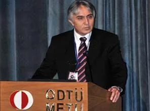 İngilizceye düşkünlüğümüz eziklik duygusundan