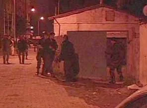 Mitingde para dağıtan şahıs yakayı ele verdi