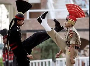 Pakistan ve Hindistan İslamabad'da masaya oturdu