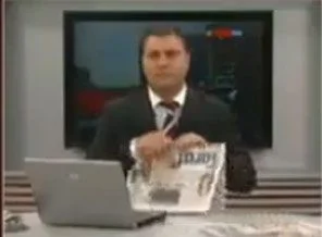 Taraf Gazetesi'ni canlı yayında böyle yırttı