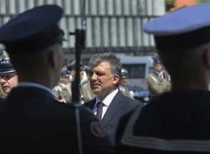 Türkiye diktatörlerin şansız arabulucusu mu?