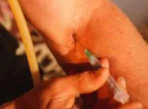Yanlış iğne yaptılar kolundan oldu