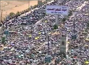 Yemenliler 'rejimin düşüşü'nü kutluyor