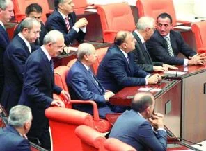 AK Parti ve CHP yöneticileri bir araya geldi