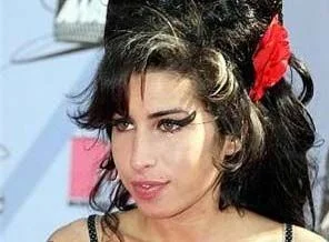 Amy Winehouse sinagogda yakıldı!