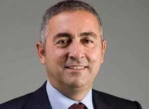 Babahan, Hürriyet gazetesini topa tuttu!