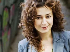 Bir linç girişimi de Ece Temelkuran'a