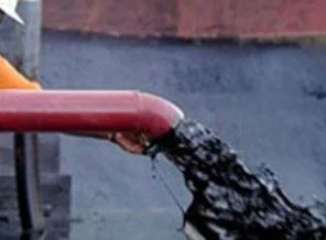 Diyarbakır'da musluktan petrol akıyor