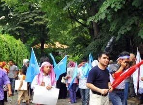 Doğu Türkistanlılar Çin'i protesto etti