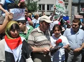 Esad rejimine Konsolosluk önünde protesto!