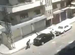 Humus'da bir çocuğun vurulma anı...