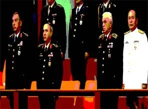 'İlk kez hükümet değil, ordu gitti'