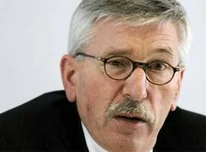 İslam düşmanı Sarrazin'in kitabı sorgulanıyor
