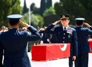 Kahraman Pilotlar memleketlerine uğurlandı