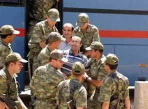 KCK sanıkları hakim karşısında