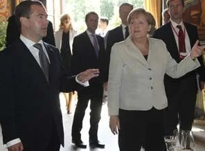 Medvedev, Alman vakfını topa tuttu