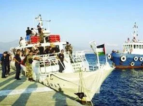 Özgürlük Filosu Yunanistan'ı atlattı
